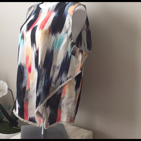 NWT! Super Stylish Blouse - Picture 3 of 4